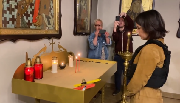 Baerbock stigla u Ukrajinu, posjetila Buču