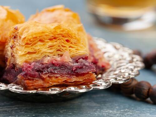 Bajram nam stiže: Dočekajte goste uz baklavu s malinama i orasima