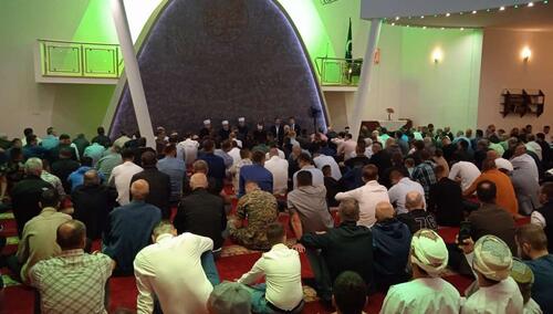 Bajram-namaz klanjan i u svim džamijama u USK, centralna svečanost u Bihaću