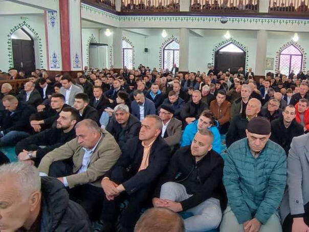 Bajram-namaz prvi put nakon 80 godina klanjan u džamiji u Milatkovićima u Čajniču