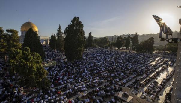 Bajram-namaz u Al-Aksi klanjalo blizu 150.000 vjernika