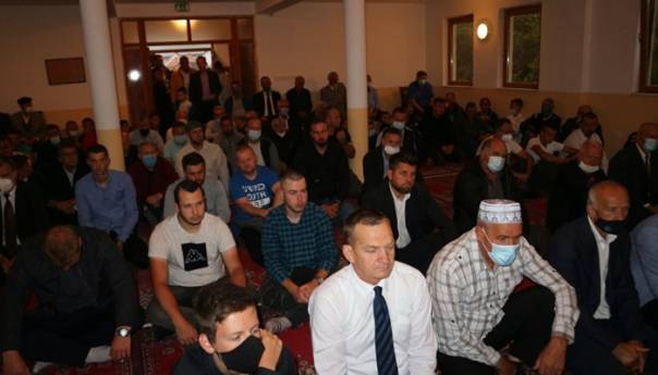 Bajramski ezani sa osam obnovljenih džamija u Srebrenici
