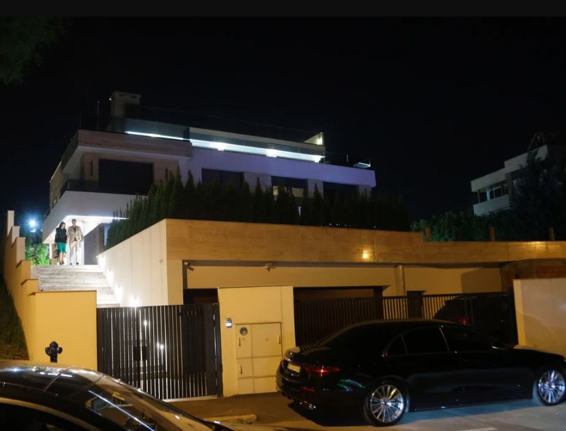 Bajramsko slavlje kod Džinovića: Sin ugostio prijatelje, kćerke nema