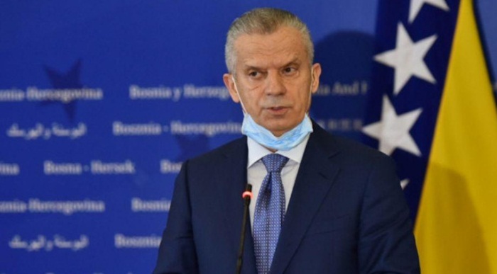 Balast ilegalnih migranata moramo skinuti sebi sa vrata i deložirati ih iz BiH