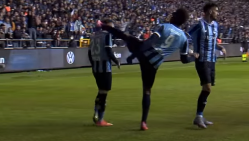 Balotelli udario saigrača kopačkom u glavu tokom proslave gola