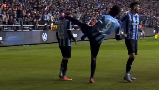 Balotelli udario saigrača kopačkom u glavu tokom proslave gola