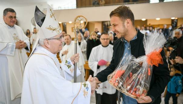 Banja Luka: Gradonačelnik prvi put na uskrsnoj misi poslije 36 godina