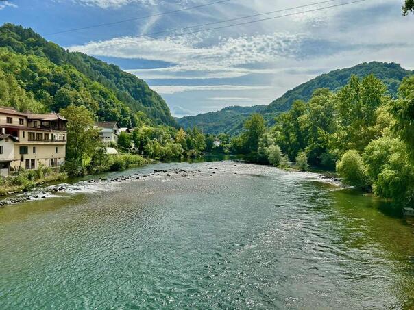 Banja Luka najtoplija sa 19 stepeni, sutra kiša i pljuskovi širom zemlje