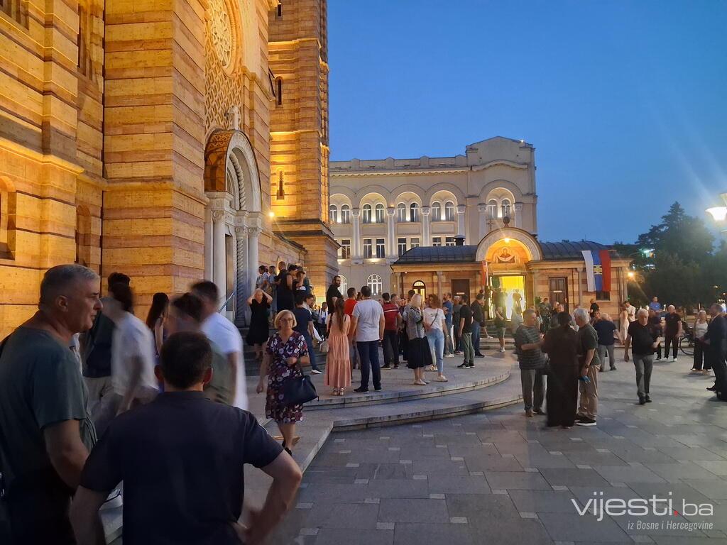 Banja Luka: Svijeće za Mladića, Dodik i Minić odali pomen osuđenom ratnom zločincu