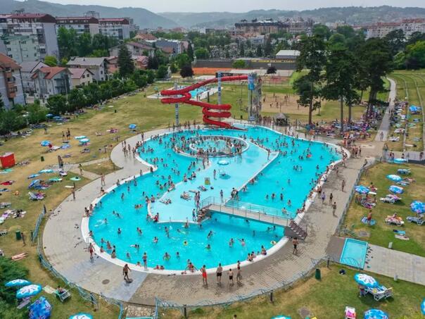 Banja Luka zbog toplotnog vala časti građane: "Akvana" tri dana besplatna
