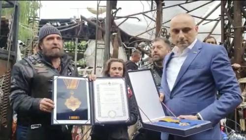 Banjac u ime Dodika uručio priznanje vođi Noćnih vukova