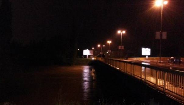 Banjalučanka skočila sa mosta, spasio je policajac