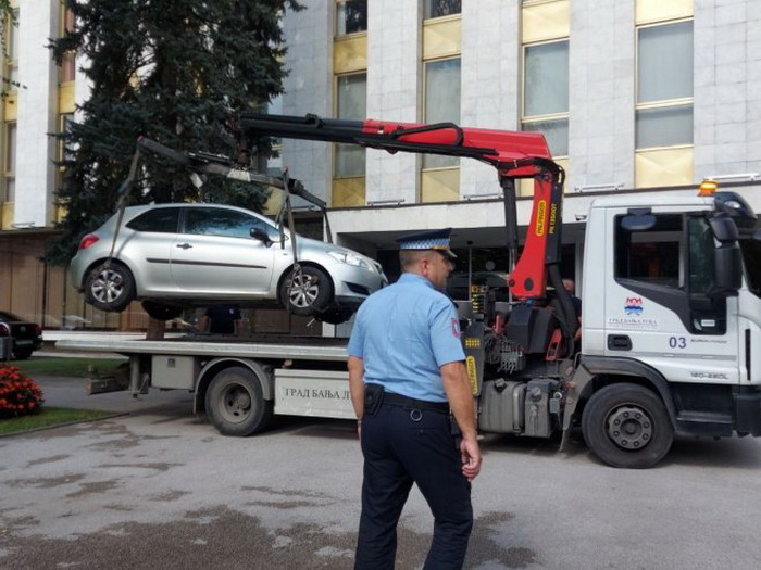 Banjalučka 'Pauk služba' sklonila Vukanovićev automobil