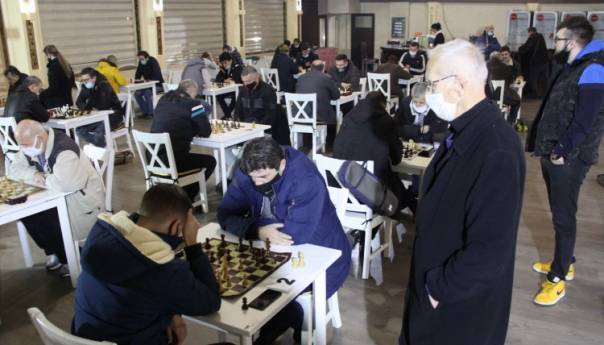 Banjalučki velemajstor Milan Vukić pobijedio na turniru u Zenici