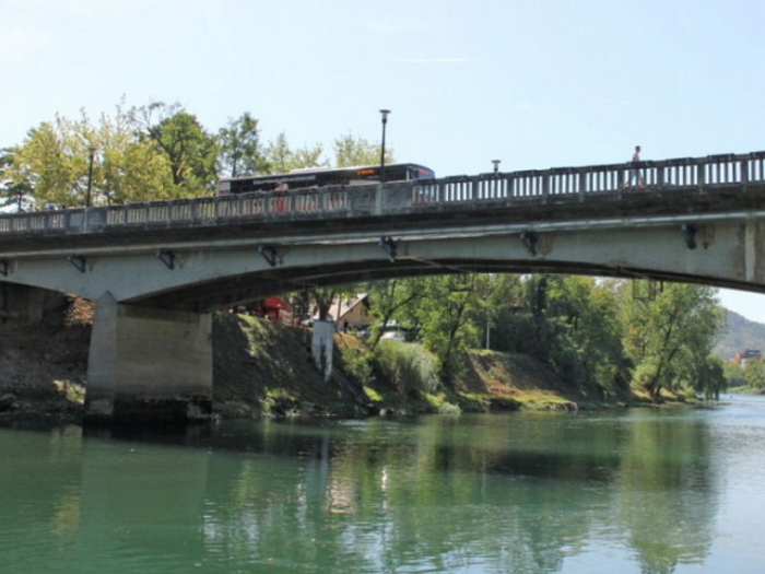 Banjaluka: Žena skočila sa mosta, spasili je građani