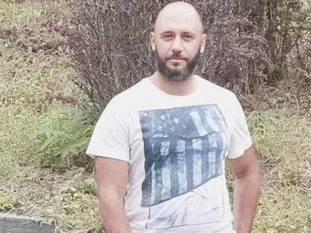Bankar u Italiji uhvatio curicu (3) koja je pala s balkona na petom spratu