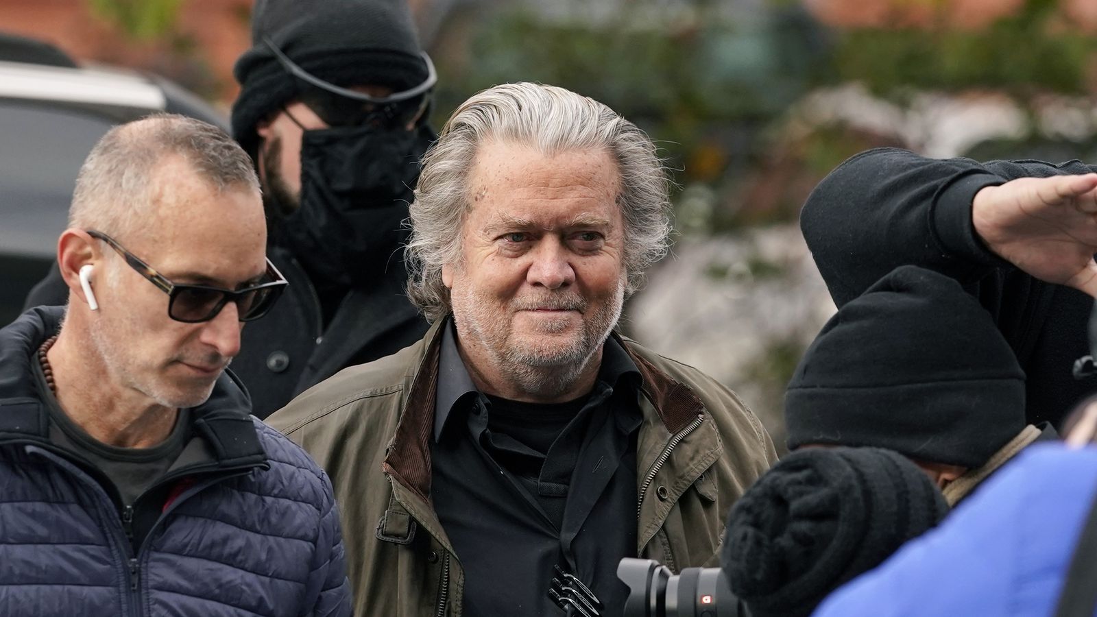 Bannon se predao FBI-u kako bi se suočio s optužbama za nepoštovanje Kongresa