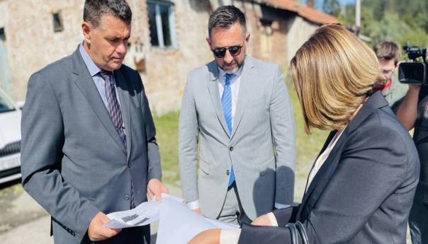 Banovići: Uručeni ključevi korisnicima kolektivnih centara