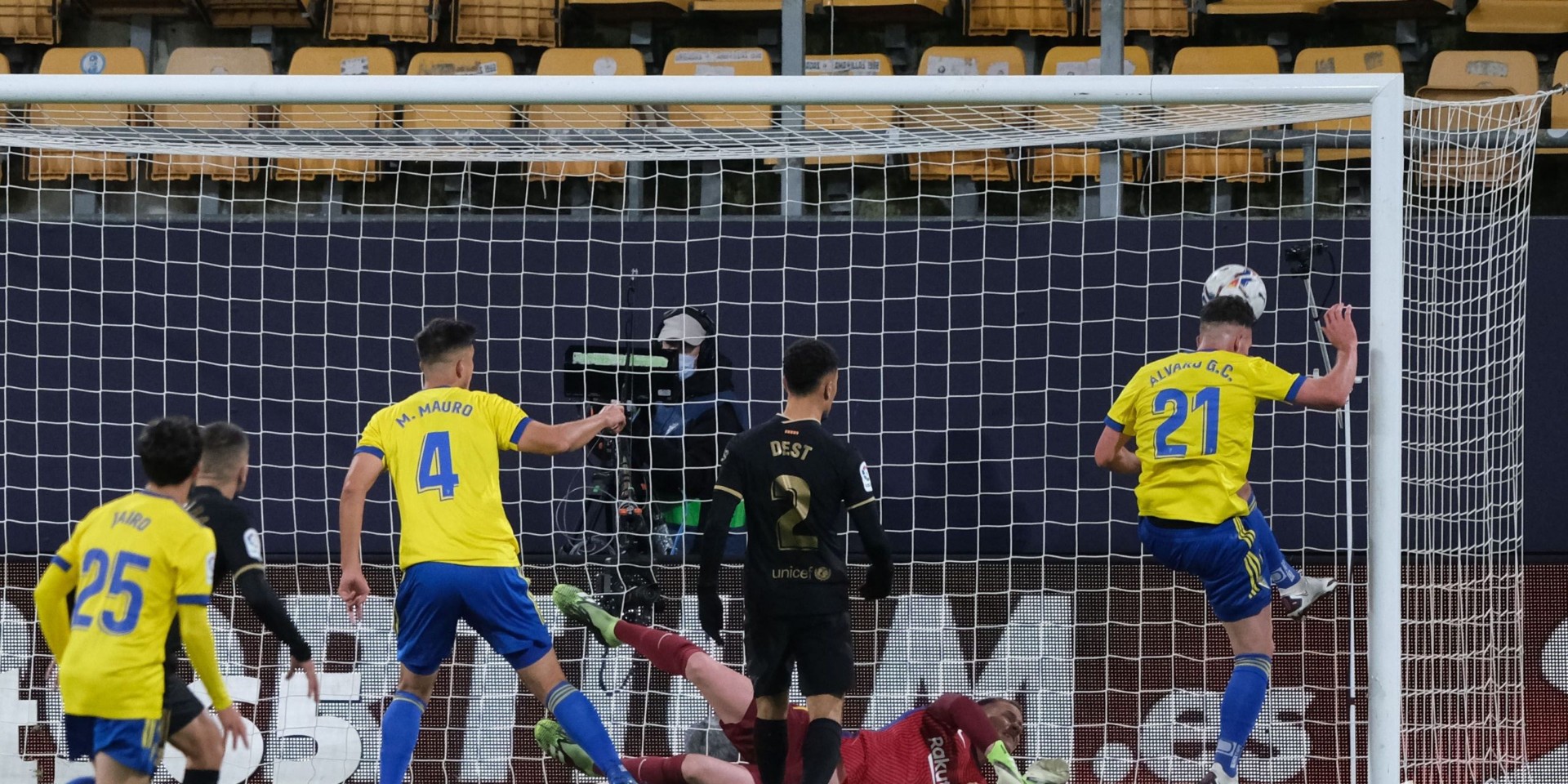 Barcelona doživjela šokantan poraz, Pjanić dobio priliku s klupe