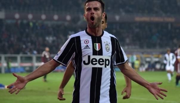 Barcelona i Juventus postigli dogovor o razmjeni Arthura Mela i Pjanića