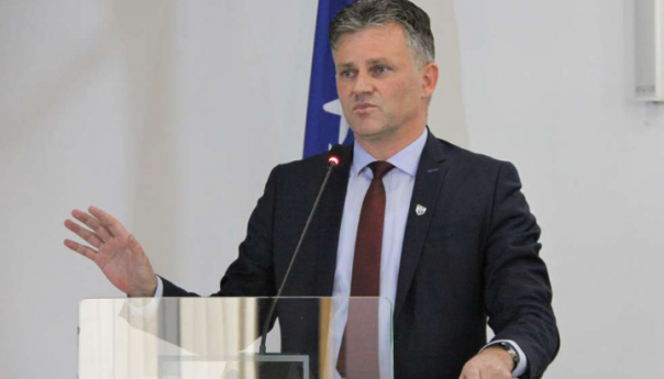 Bašić: Novac za isplatu jednokratne pomoći budžetskim korisnicima osigurat ćemo rebalansom budžeta