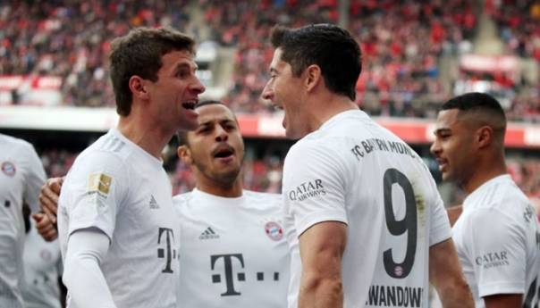 Bayern slavio uz dva pogodka Gnabryja za ostanak na vrhu