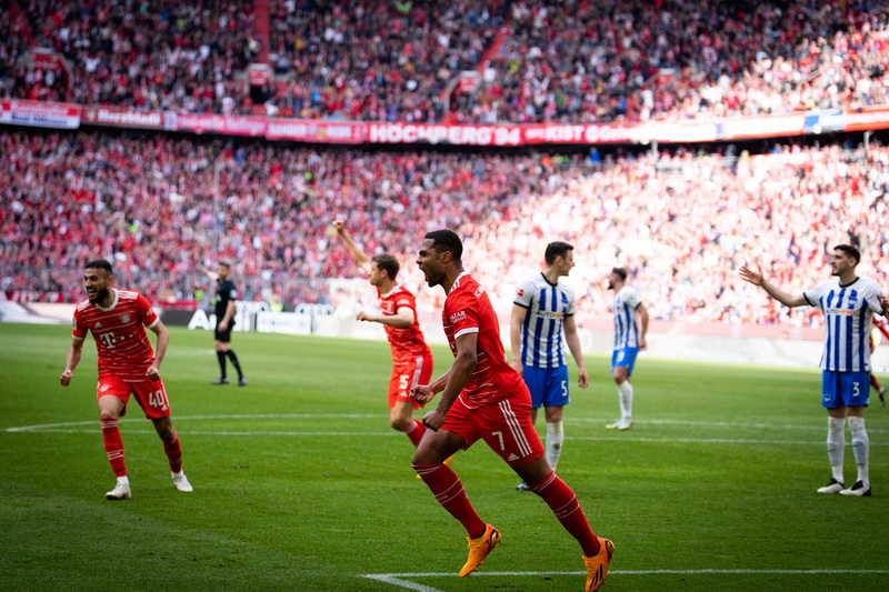 Bayern u finišu slomio Herthu i zasjeo na prvo mjesto