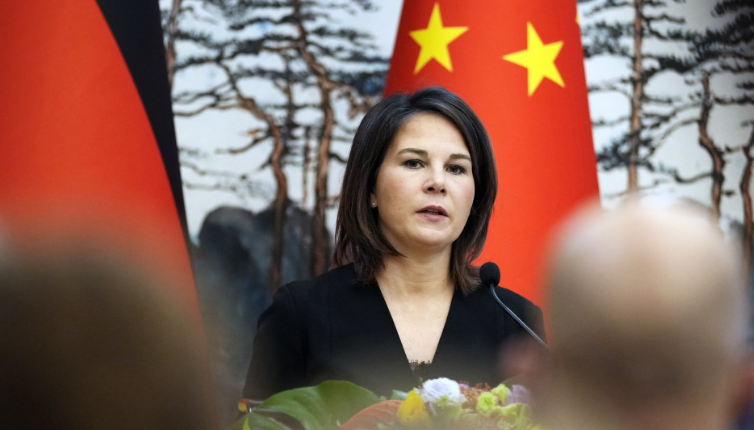 Bearbock pozvala Kinu da zatraži od Rusije da zaustavi rat