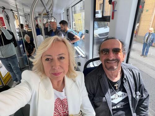 Bebek sa suprugom u Sarajevu: "Malo tramvajem, malo uspomenama…"