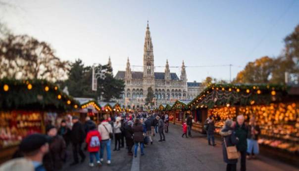 Beč: Božićni sajmovi ove godine uz stroge mjere prevencije