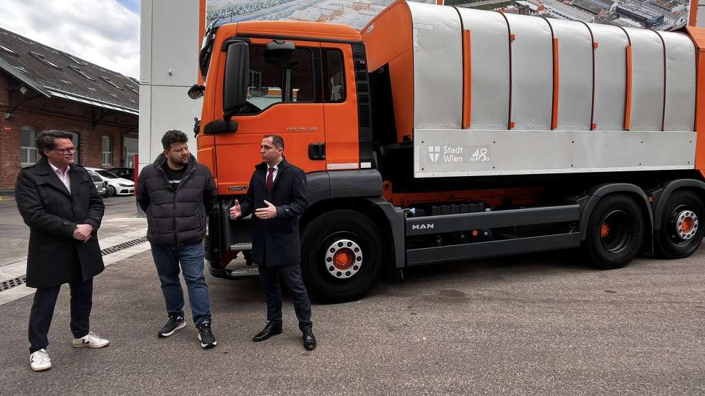 Beč donirao Bihaću kamion za prikupljanje otpada