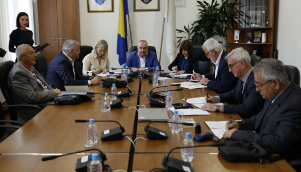 Bečarević i načelnici općina potpisali sporazume vrijedne 8,1 milion KM