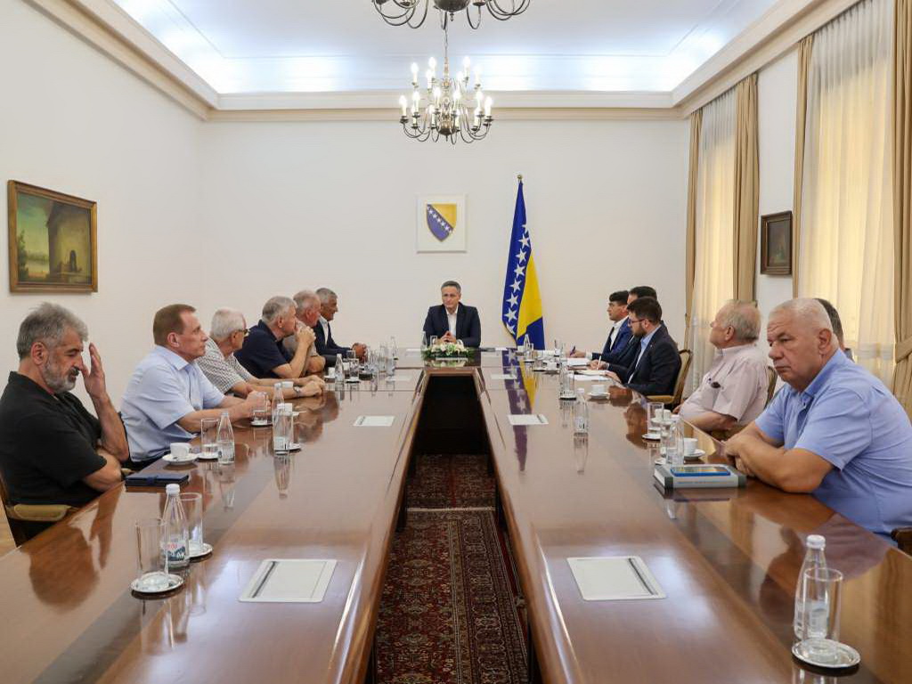 Bećirović čestitao 34. godišnjicu formiranja Prvog korpusa Armije Republike BiH