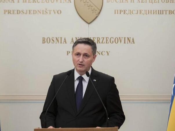 Bećirović čestitao Božić: Važnost solidarnosti, dijaloga i poštovanja