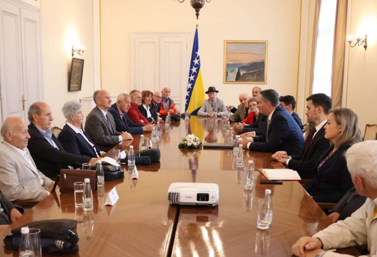 Bećirović čestitao Dan penzionera svim penzionerkama i penzionerima u FBiH