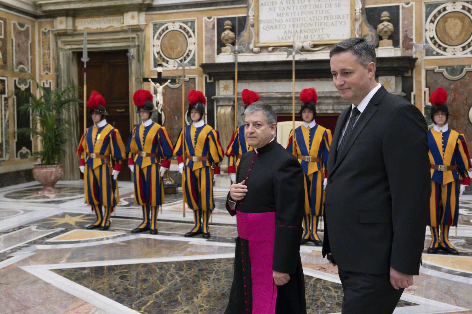 Bećirović čestitao Lavu XIV. na izboru za novog papu