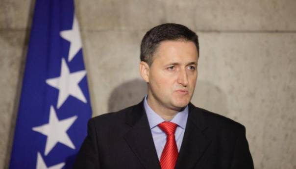 Bećirović Čoviću: Prestani tumarati, dođi na posao i počni raditi u Parlamentu BiH!