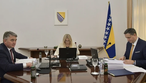 Bećirović i Komšić podržali Zakon o gasu BiH, Cvijanović protiv