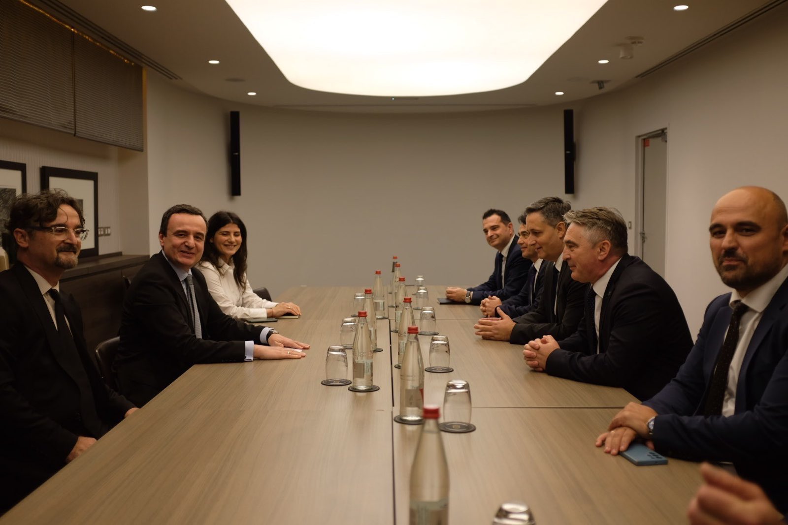 Bećirović i Komšić s Kurtijem o slobodnom kretanju