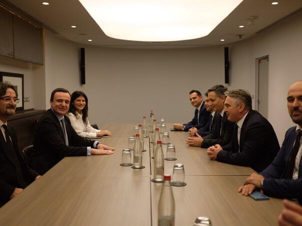 Bećirović i Komšić s Kurtijem o slobodnom kretanju