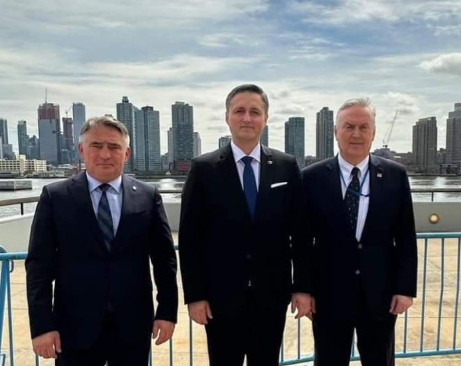 Bećirović i Komšić stigli u New York: Istina i presude se ne mogu sakriti