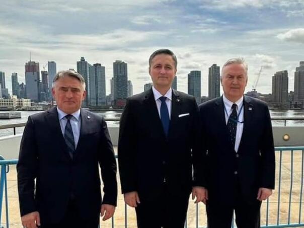 Bećirović i Komšić stigli u New York: Istina i presude se ne mogu sakriti