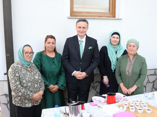 Bećirović klanjao bajram-namaz u Prijedoru: Simbol povratka i dostojanstva