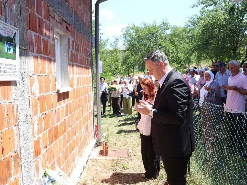 Bećirović na Bikavcu: Borba za istinu i pravdu trajno opredjeljene društva