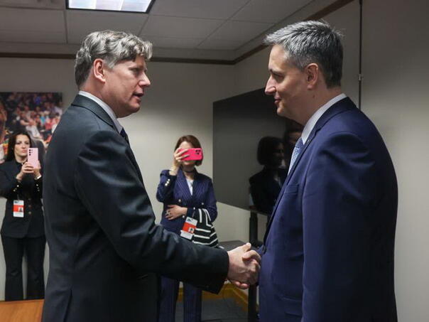 Bećirović na sastanku s Landauom: Rukovodstvo entiteta RS ugrožava mir i stabilnost