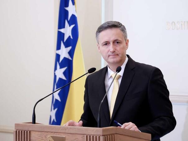 Bećirović najoštrije osudio fizički napad na novinara Avdu Avdića