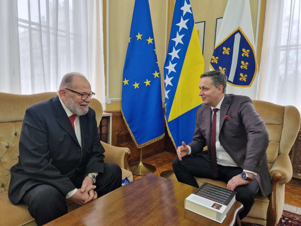 Bećirović odao priznanje Kljuiću za doprinos u očuvanju BiH