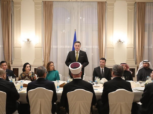 Bećirović organizovao iftar za ambasadore i reisu-l-ulemu Kavazovića