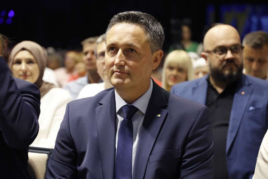 Bećirović: Režimski kadrovi žele uvesti medijski mrak u BiH