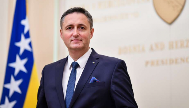 Bećirović: Ovaj Božić nek bude obilježen u duhu viševjekovne tradicije međusobnog uvažavanja u BiH